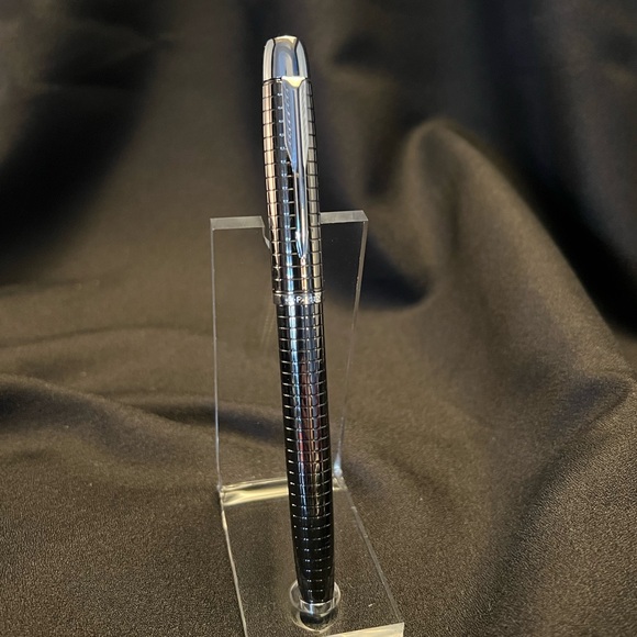 Parker IM Premium Deep Gunmetal Chiselled Fountain Pen – Discontinued Finish